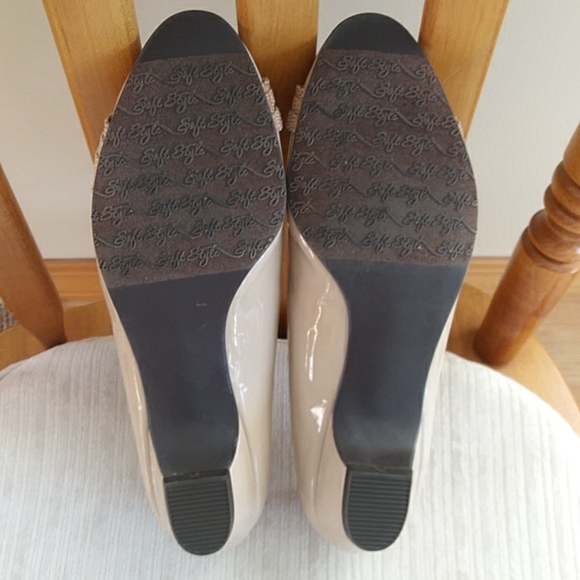 Soft Style Pleated Closed Toe Pumps Heels Shoes 7.5M Tan - Picture 16 of 16